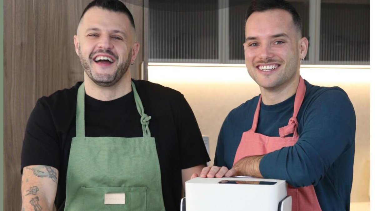 Sergio y Rafa ('Hablando de raciones'), en la portada de su primer libro.