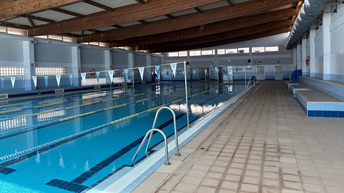 La Piscina Municipal de Adra recupera la normalidad tras la renovación integral del sistema de agua caliente.