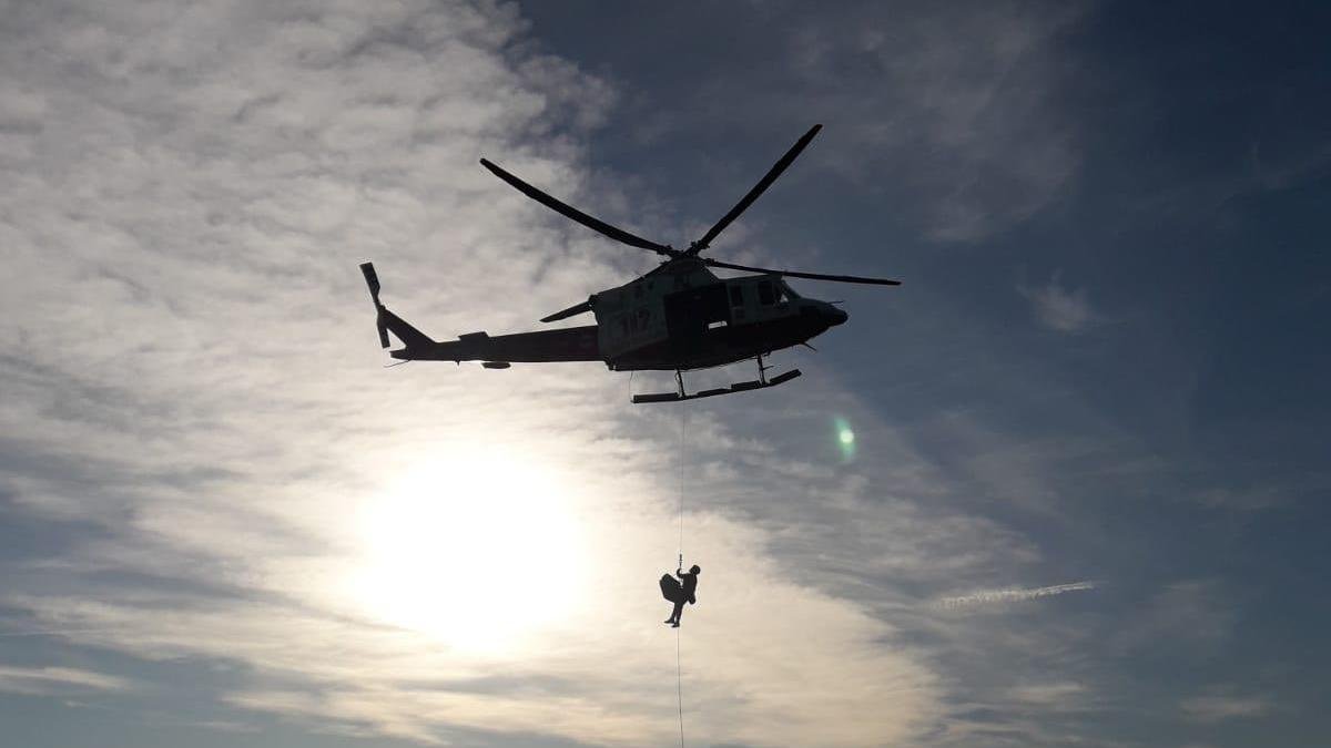 Un helicóptero ha rescatado a una almeriense de 41 años.