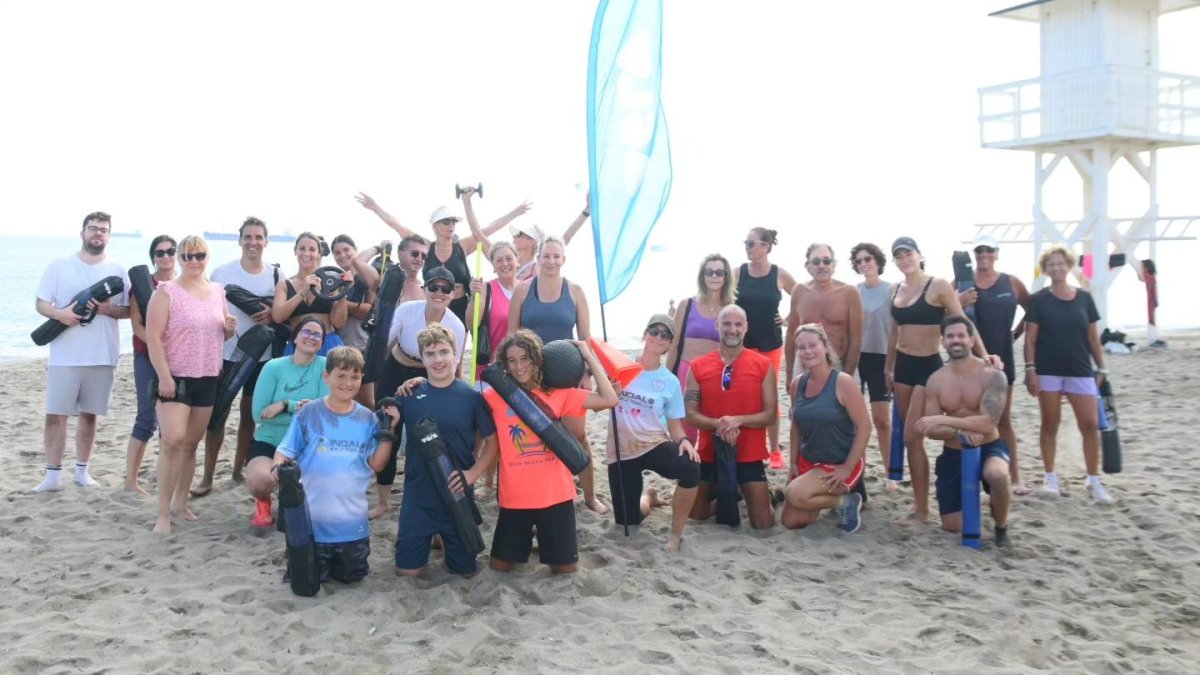 Participantes en una de las primeras actividades de 'Tus playas de invierno'