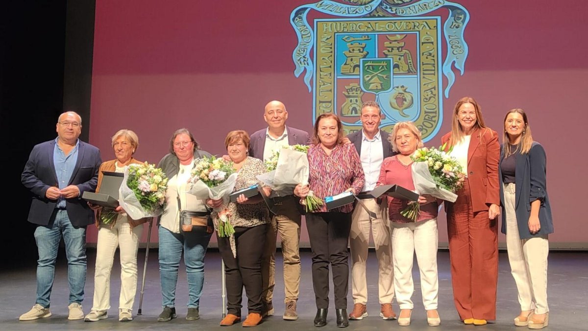 Foto de familia durante el homenaje en Huércal-Overa.