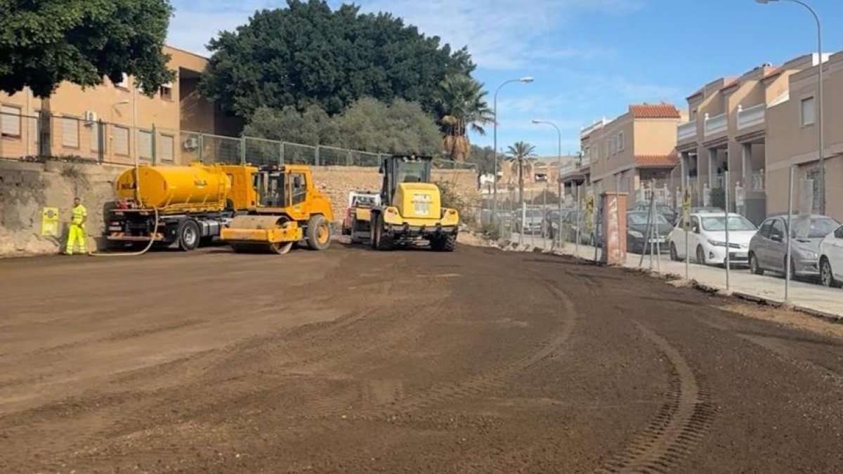 Máquinas trabajando en el solar de Los Ángeles