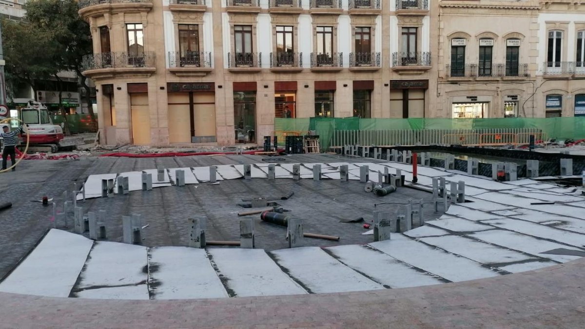 Así está la fuente que se pondrá en marcha en Puerta Purchena