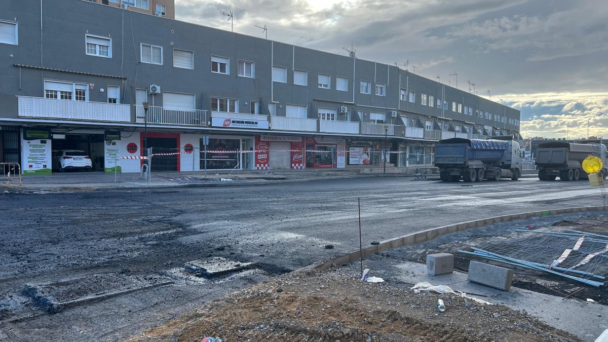 Vista de las labores de asfaltado del tramo entre la rotonda del Florido y Avenida de Montserrat