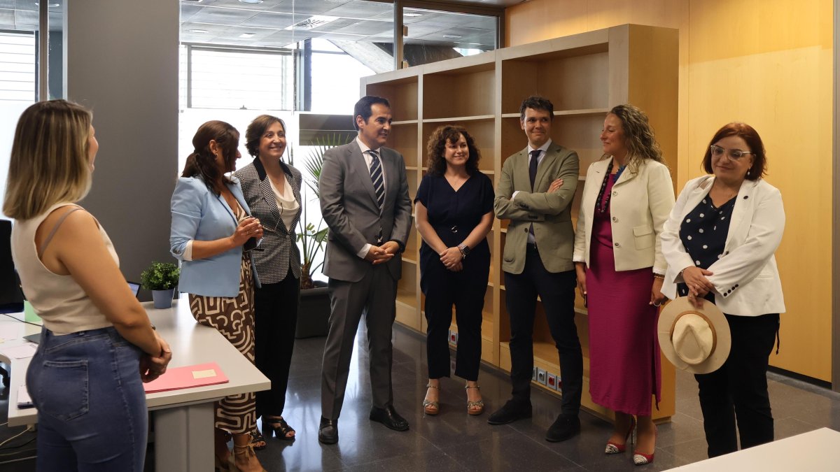 El consejero de justicia visita SEMPA Almería.