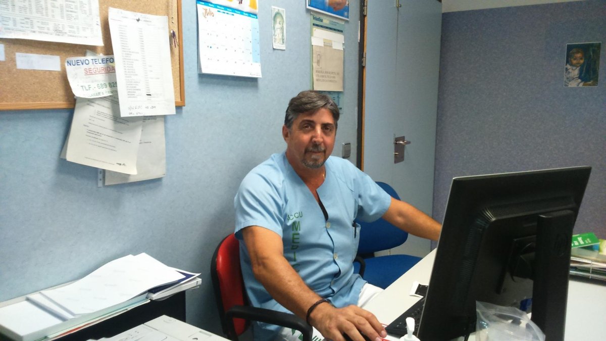 Luis durante un día en urgencias de tocoginecología, en el Hospital Universitario Torrecárdenas.