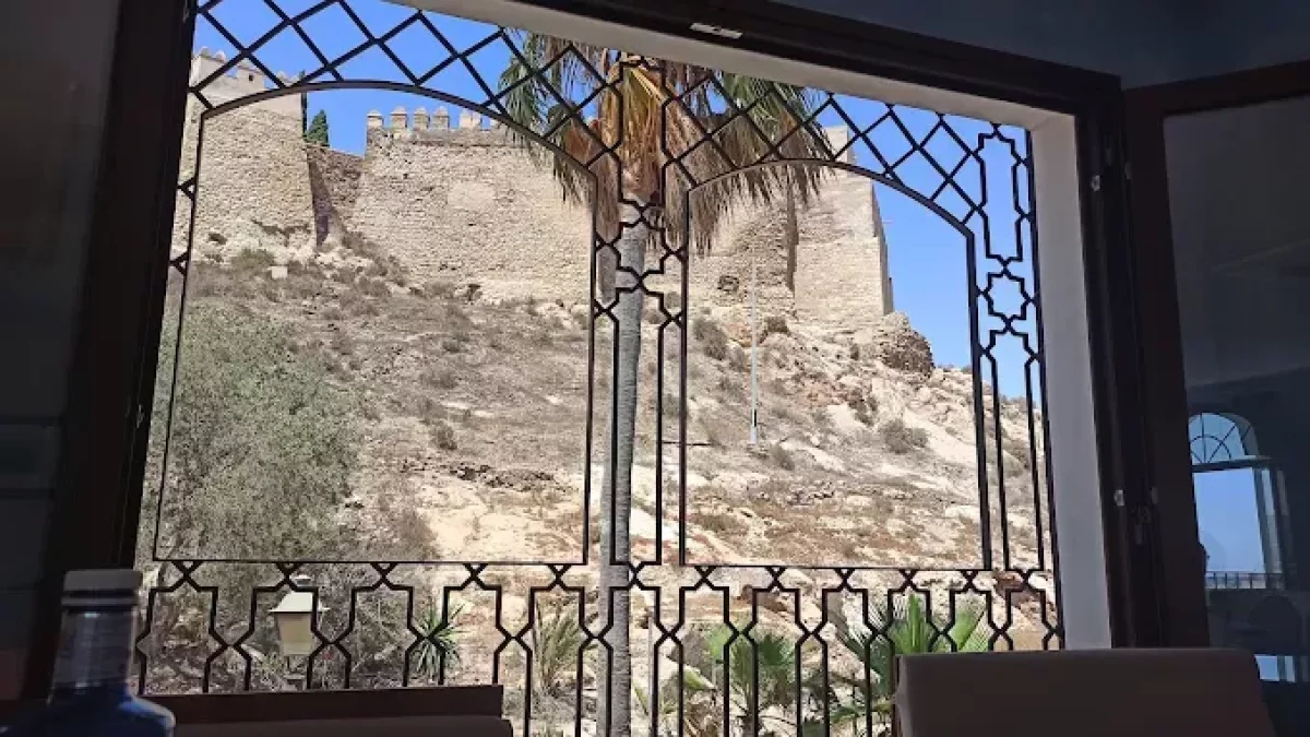 Restaurante Almedina Baraka, en la calle Almanzor 27, en Almería