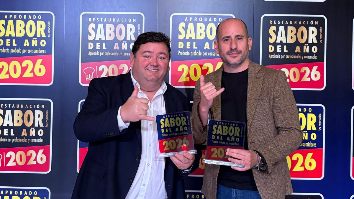 De izquierda a derecha: Sergio Jiménez, Business Innovation Planner de Jimbrofresh y José Cárdenas, Brand Manager de Waikiki de Semillas Fitó tras el acto de entrega de los galardones.