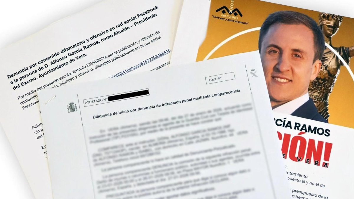 La denuncia junto a la imagen del alcalde con descalificativos publicada anónimamente.