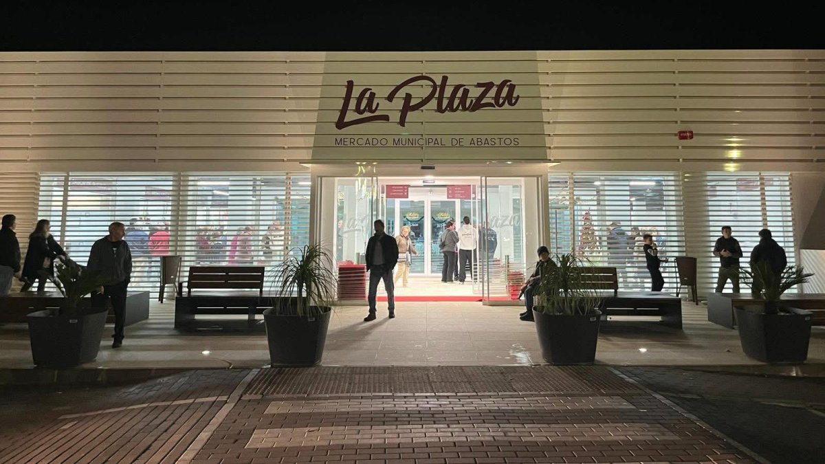 Fachada del Mercado de Abastos 'La Plaza'.