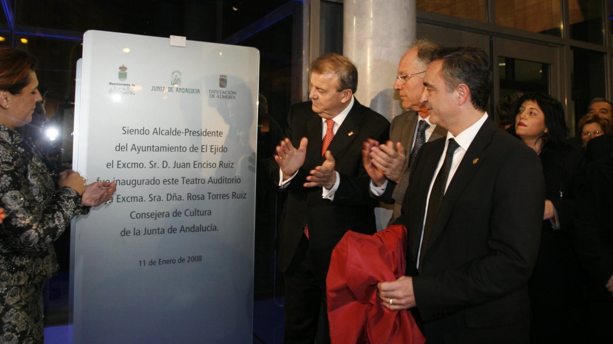Juan Enciso inaugurando como alcalde de El Ejido el Teatro Auditorio de El Ejido en 2008.