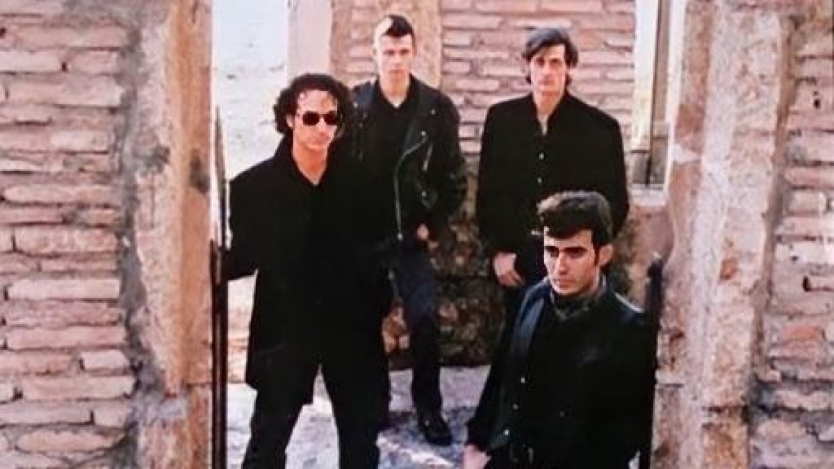 Foto: Grupo “La Senda” con: Tesy González (batería), Paco Montes (bajo). Tony Martínez (teclados) y Juanma López (Voz y guitarra)