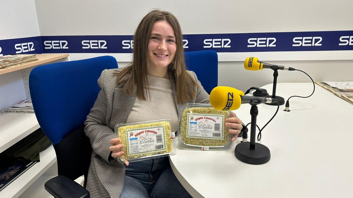 Miriam Sáez es una de las responsables de Migas el Castillico, elaboradas en Lubrín de forma tradicional.