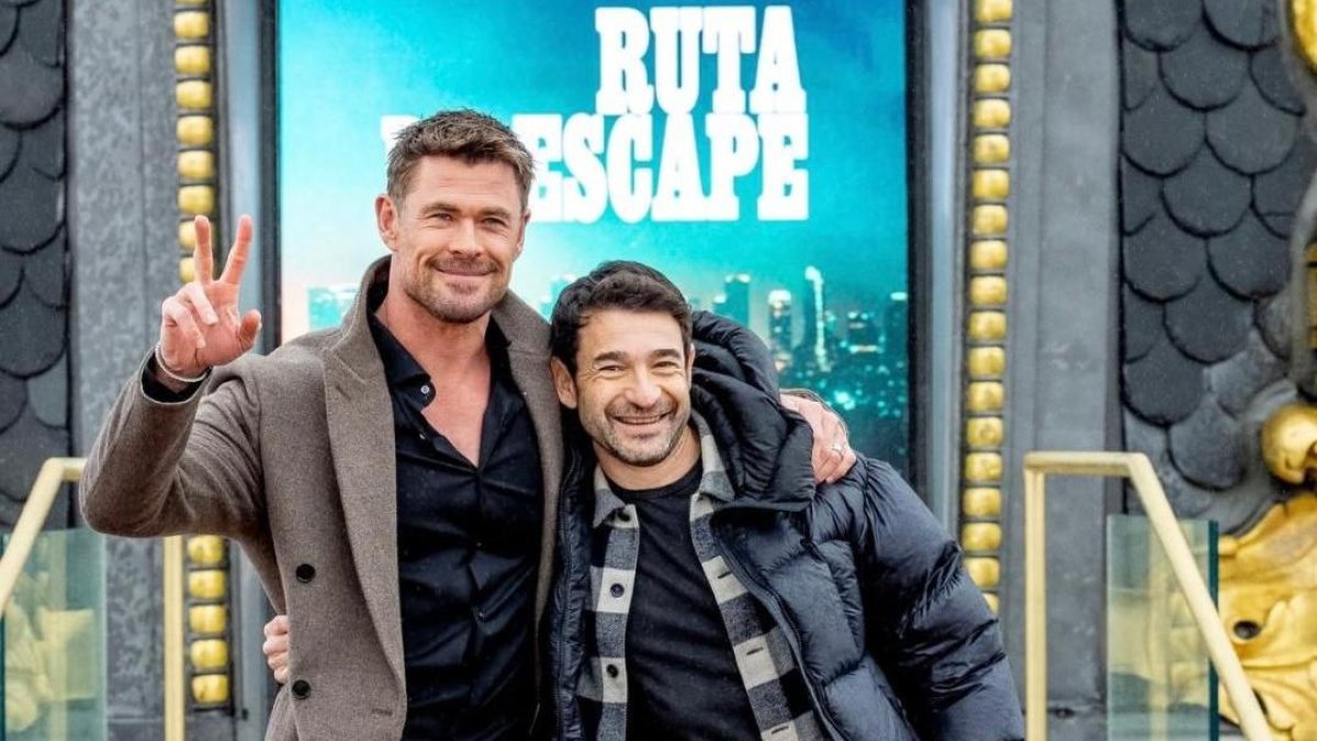 Chris Hemsworth y el director relacionado con Bédar, Bart Layton.