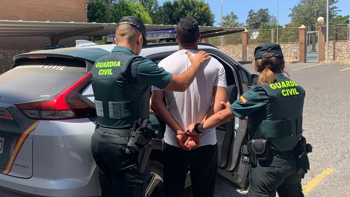 Imagen de la detención de la Guardia Civil.