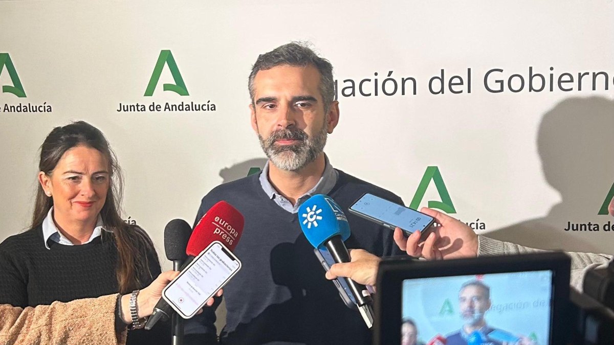 Fernández-Pacheco atiende a los medios de comunicación