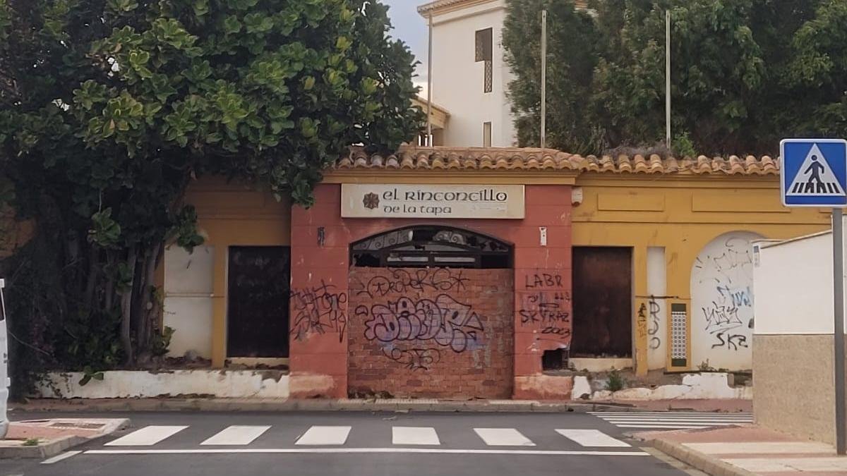 Una de las zonas abandonadas del edifico Doramar.