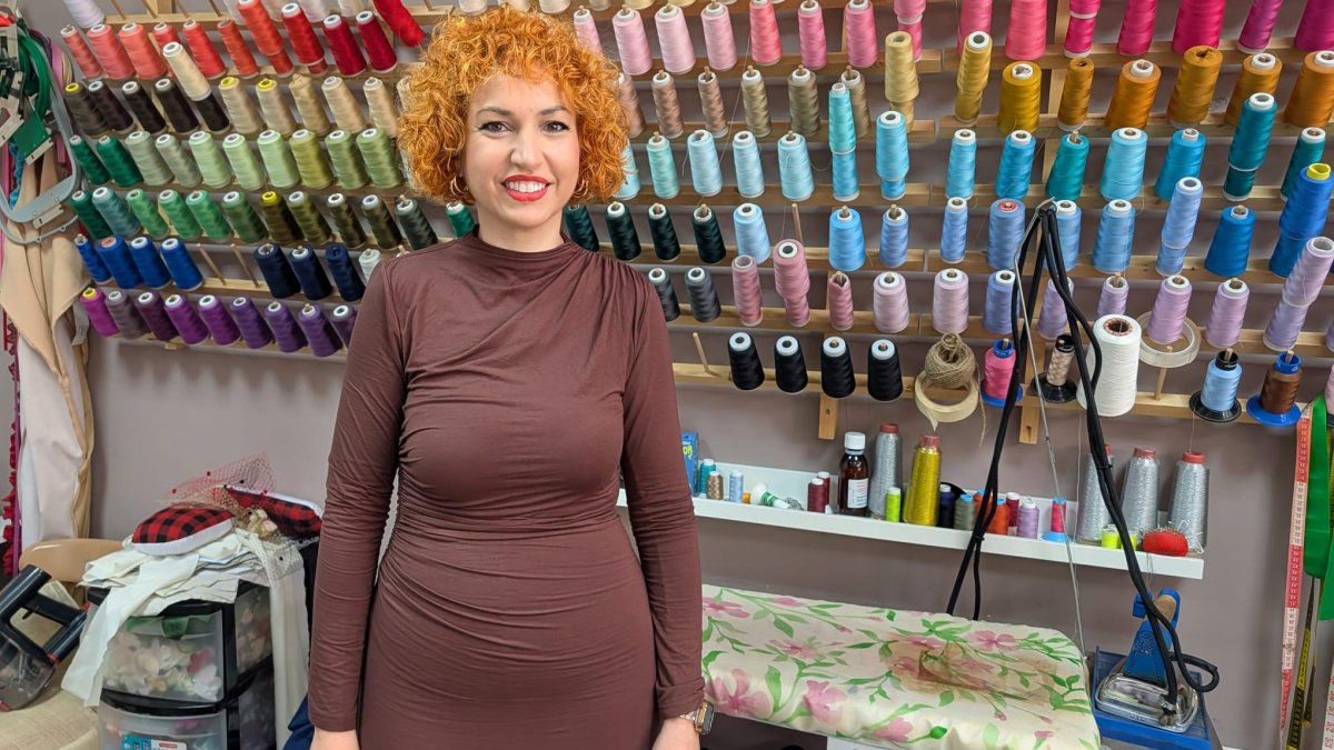 María Marín es el alma y las manos de Mariquilla entre Costuras.