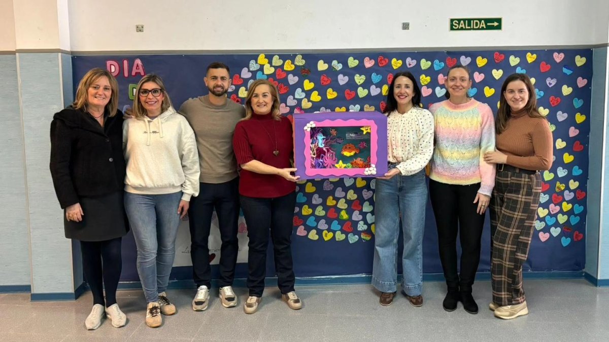 Entrega de los Buzones Lectores a los centros veratenses.