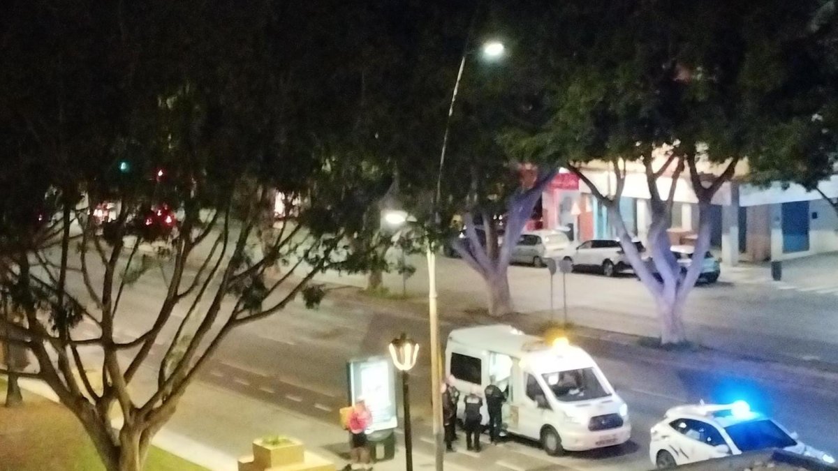 La ambulancia se hizo cargo del hombre tras su segundo desvanecimiento.