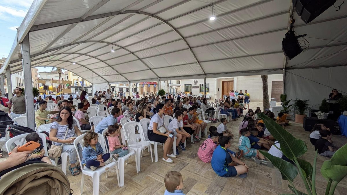 Jóvenes albojenses en una imagen distribuida por el Ayuntamiento.