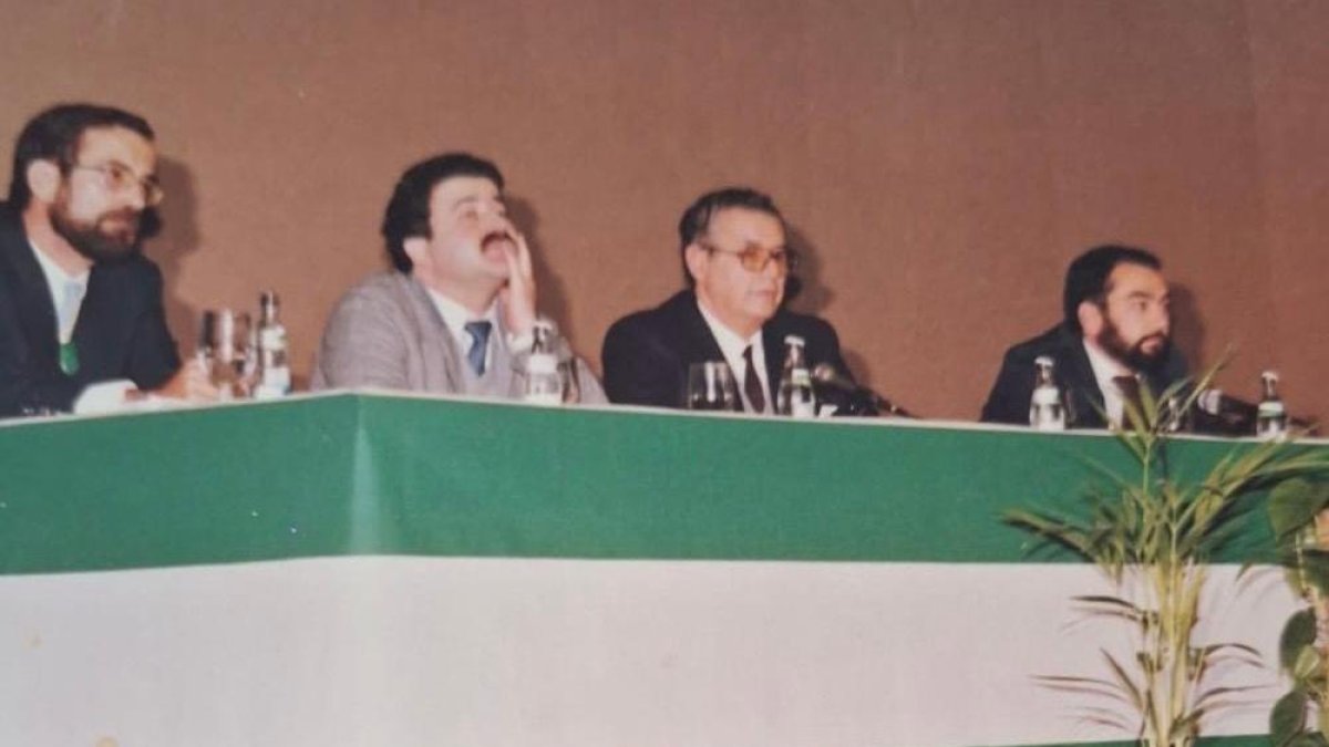 Pedro Tirado primero por la izquierda, J. Ortega, el pionero del andalucismo civil Pedro Ruiz-Berdejo y el exalcalde de Níjar Joaquín García.