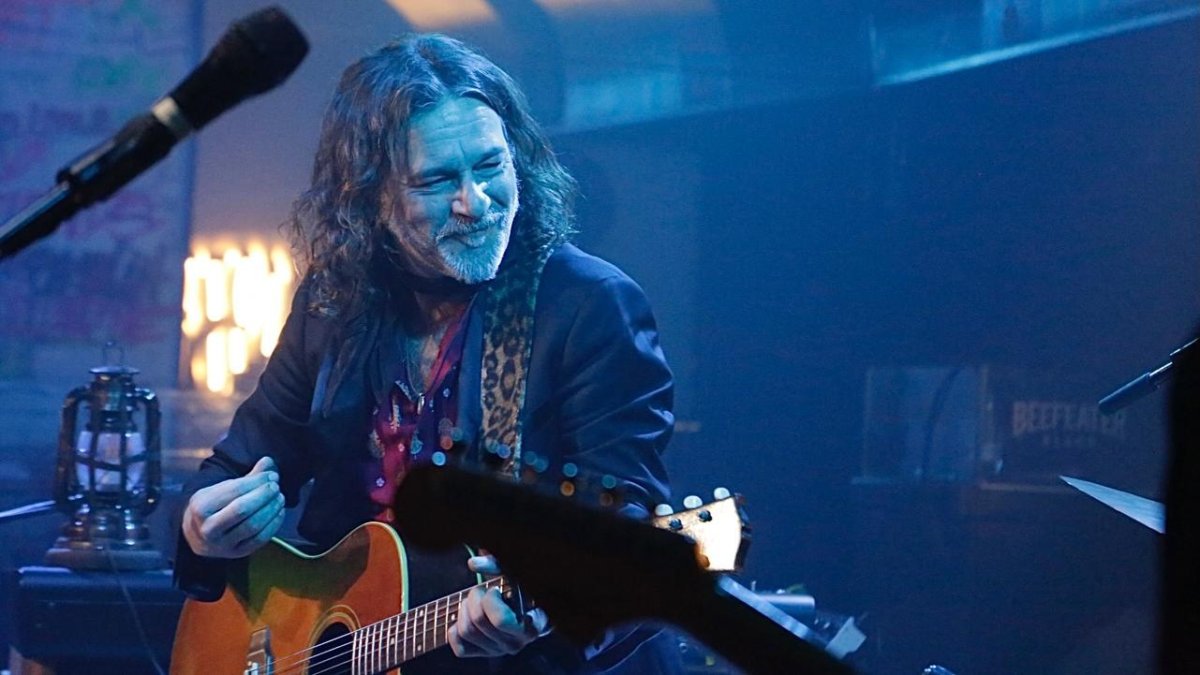 Quique González, durante el concierto del viernes 20 de febrero en Almería.