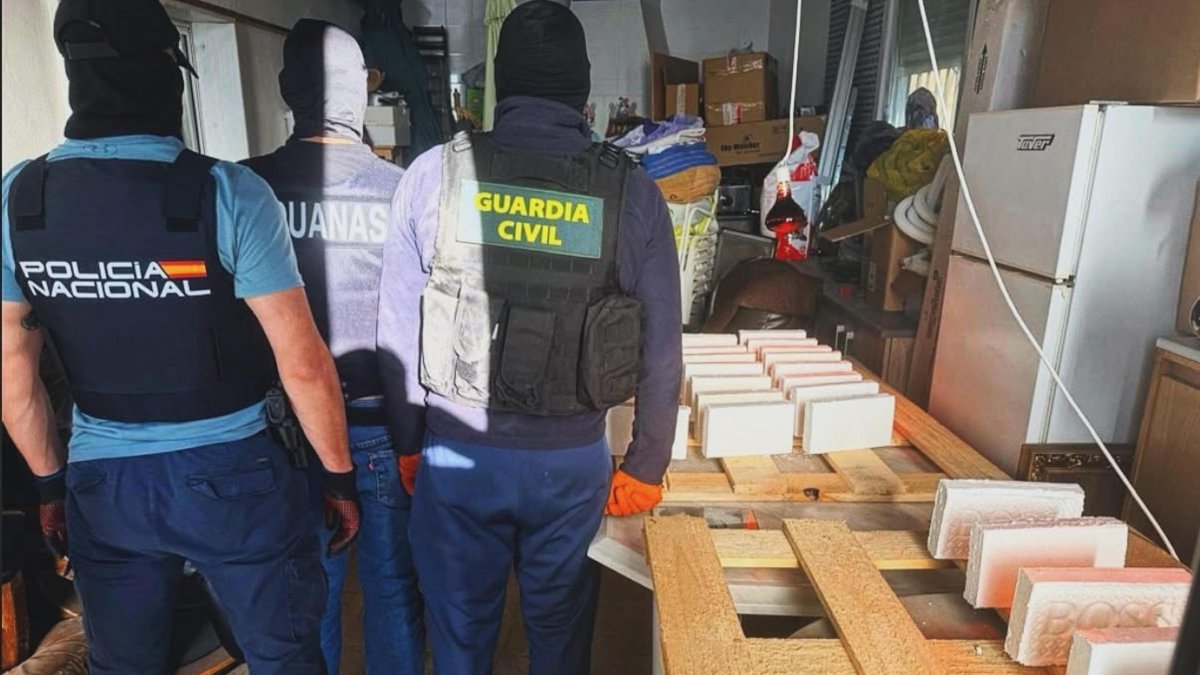 Imagen de la operación que unió a Policía Nacional, Guardia Civil y Servicio de Vigilancia Aduanera contra el narcotráfico en Macael.