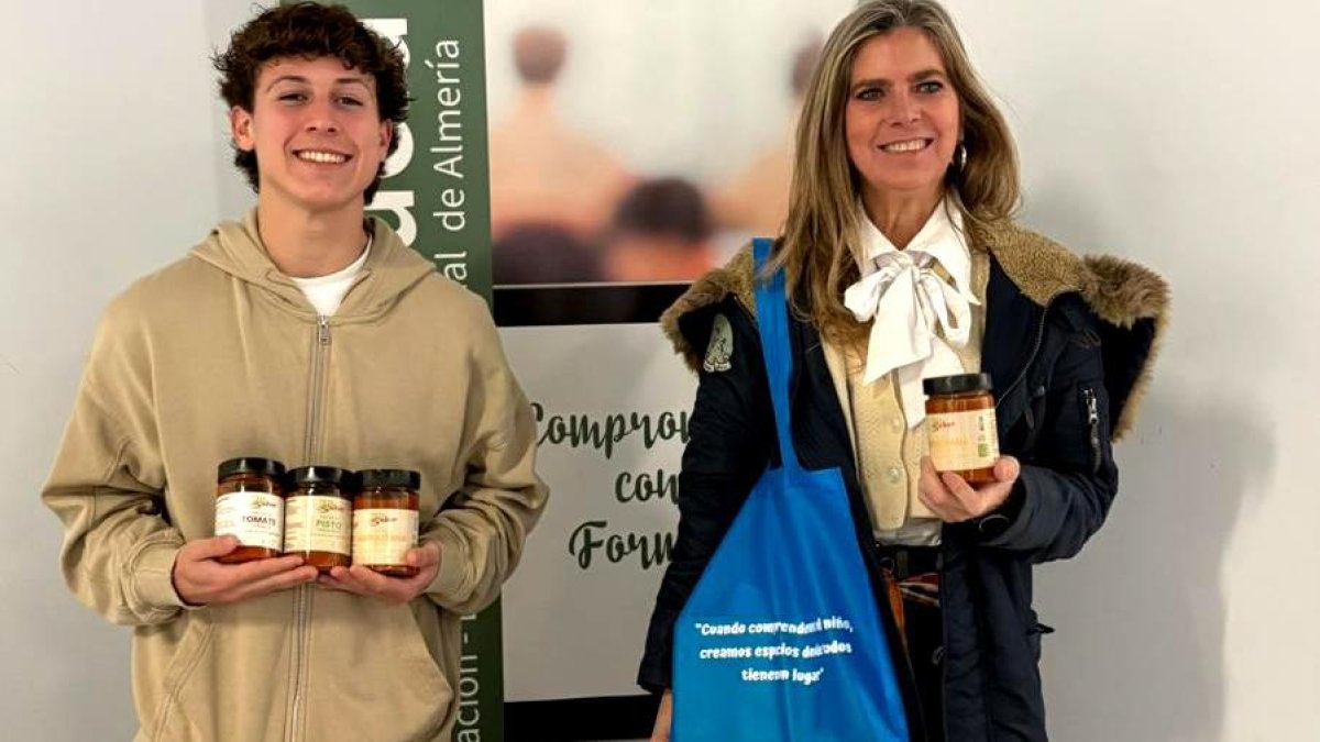 Se suma a esta iniciativa regalando a los asistentes sus salsas ecológicas etiquetadas en braille, un gesto que subraya su apuesta por la igualdad, la sensibilidad y la alimentación saludable