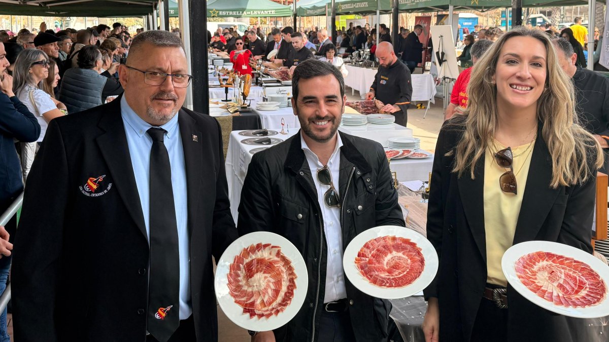 Domingo Ponce, Carlos Sánchez y Ana Trigueros en una jornada espectacular con los mejores cortadores de jamón de España.