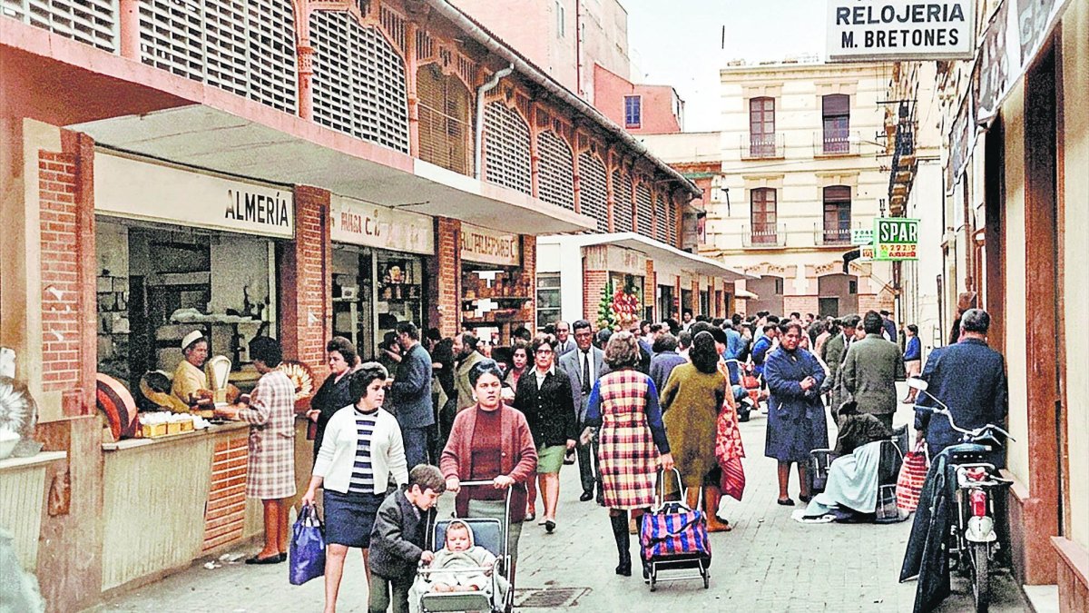 Barracas de la Circunvalación del Mercado Central de Abastos. Se construyeron en 1963 cuando el interior de la Plaza se había quedado pequeño