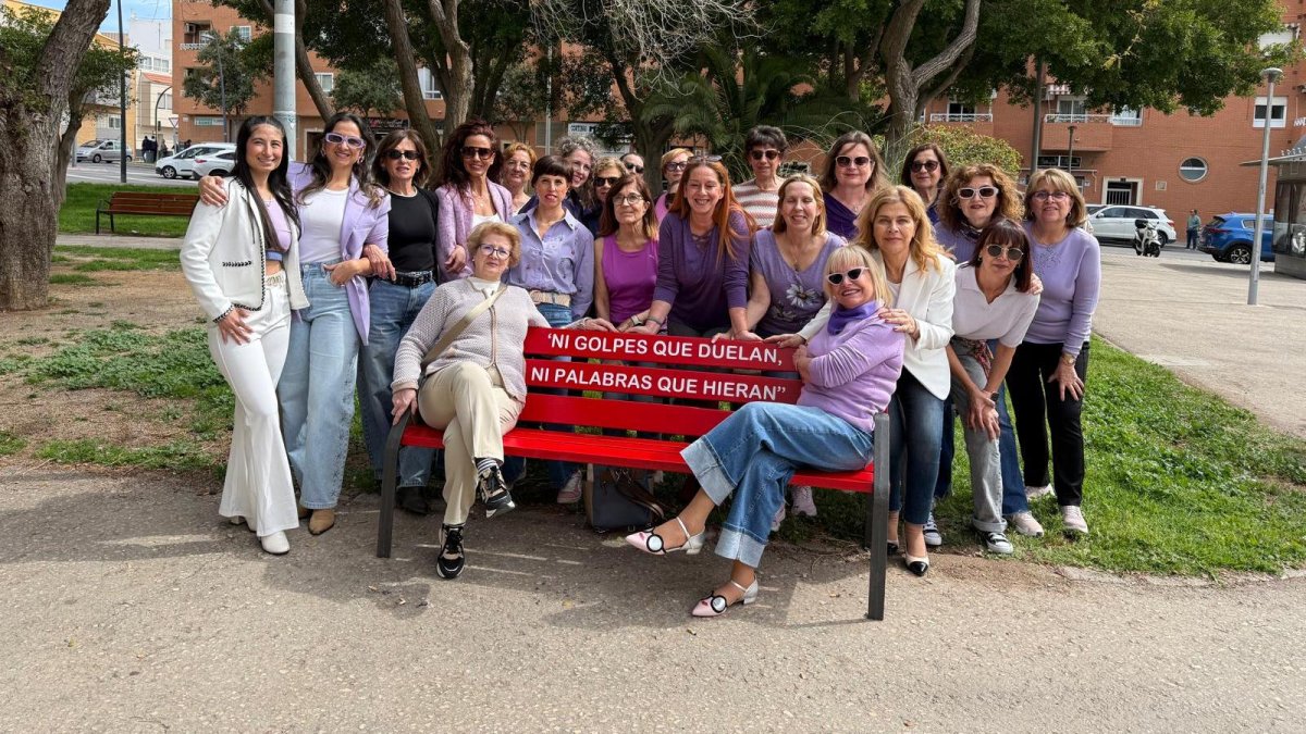 Actividad en centro de la mujer de Los Molinos.