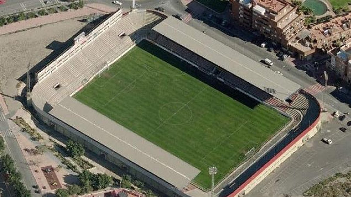 Vista aérea del Juan Rojas antes de que se derribaran tres de sus gradas.