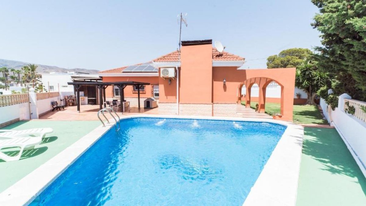 Chalet en esta urbanización almeriense.