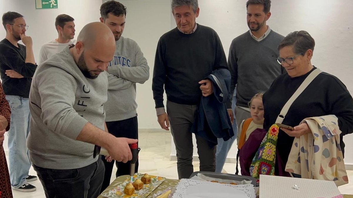 Adra acoge con éxito el Concurso de Postres de Semana Santa con 25 participantes.