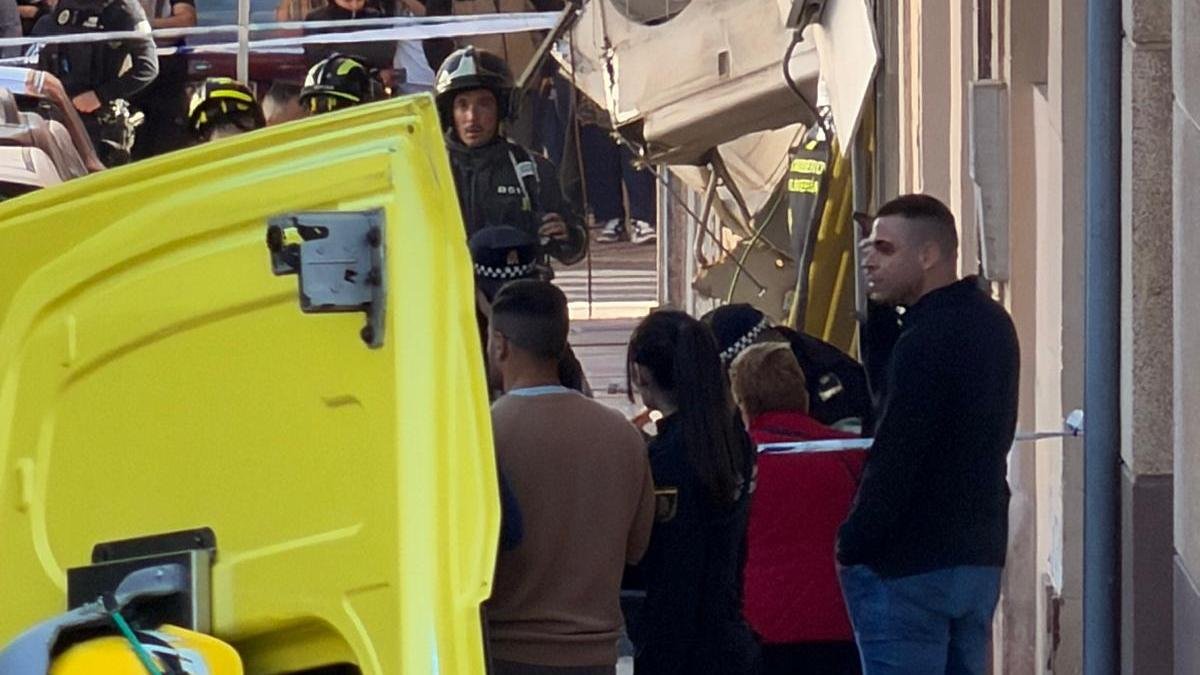 Imágenes de la calle del bar 'La Posada' tras la explosión