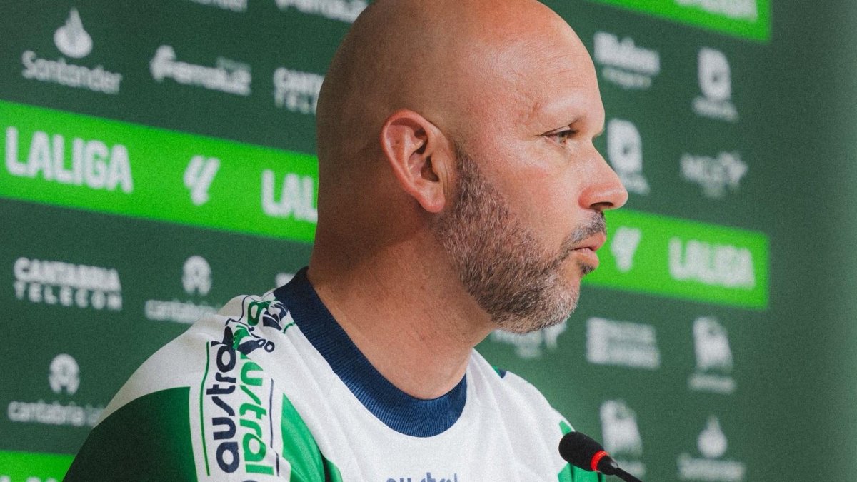 José Alberto López, entrenador del Racing de Santander.