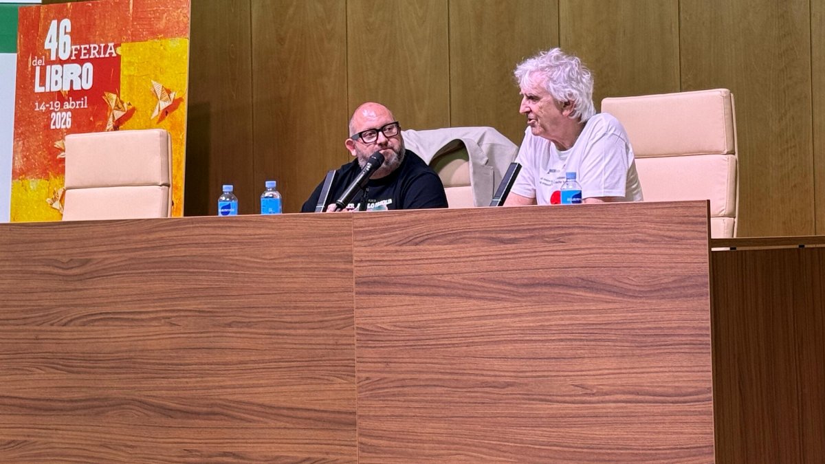 Juan Luis Arsuaga con Eduardo Boix en la Biblioteca Villaespesa.