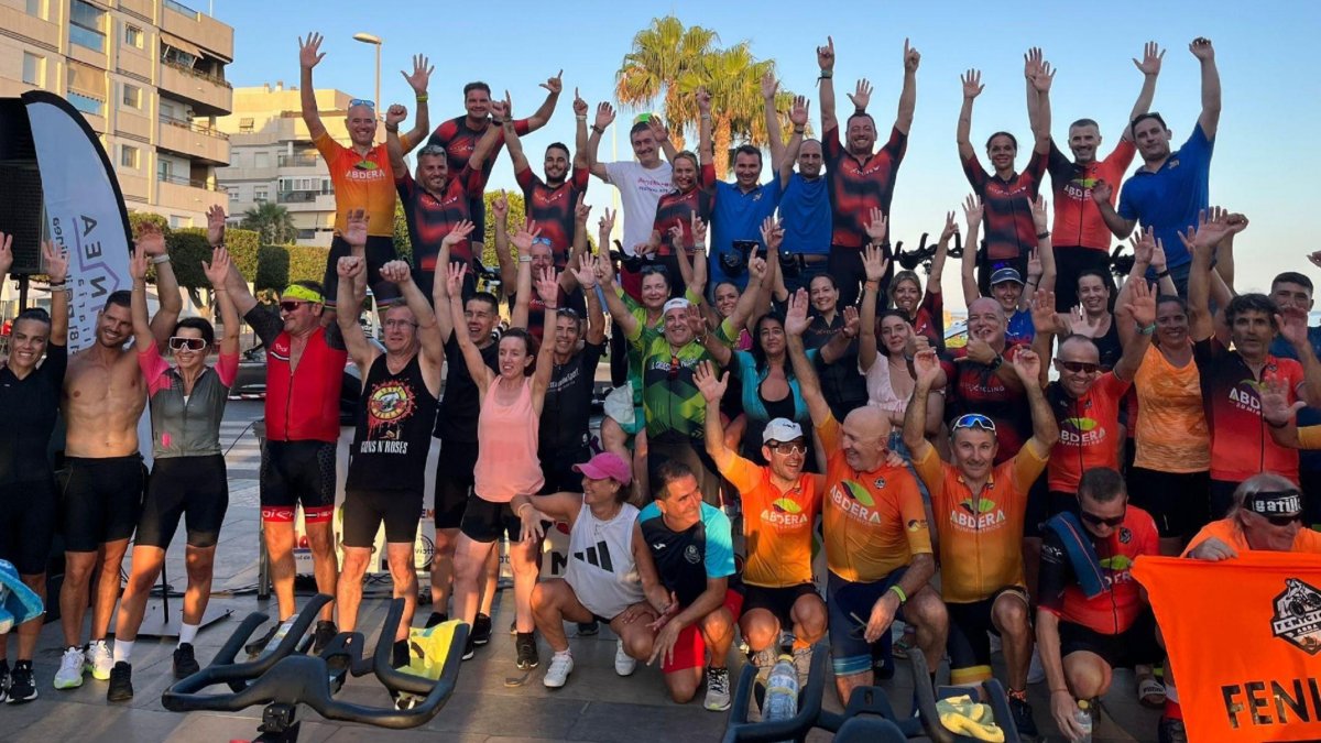 Foto de Familia al concluir la primera edición.