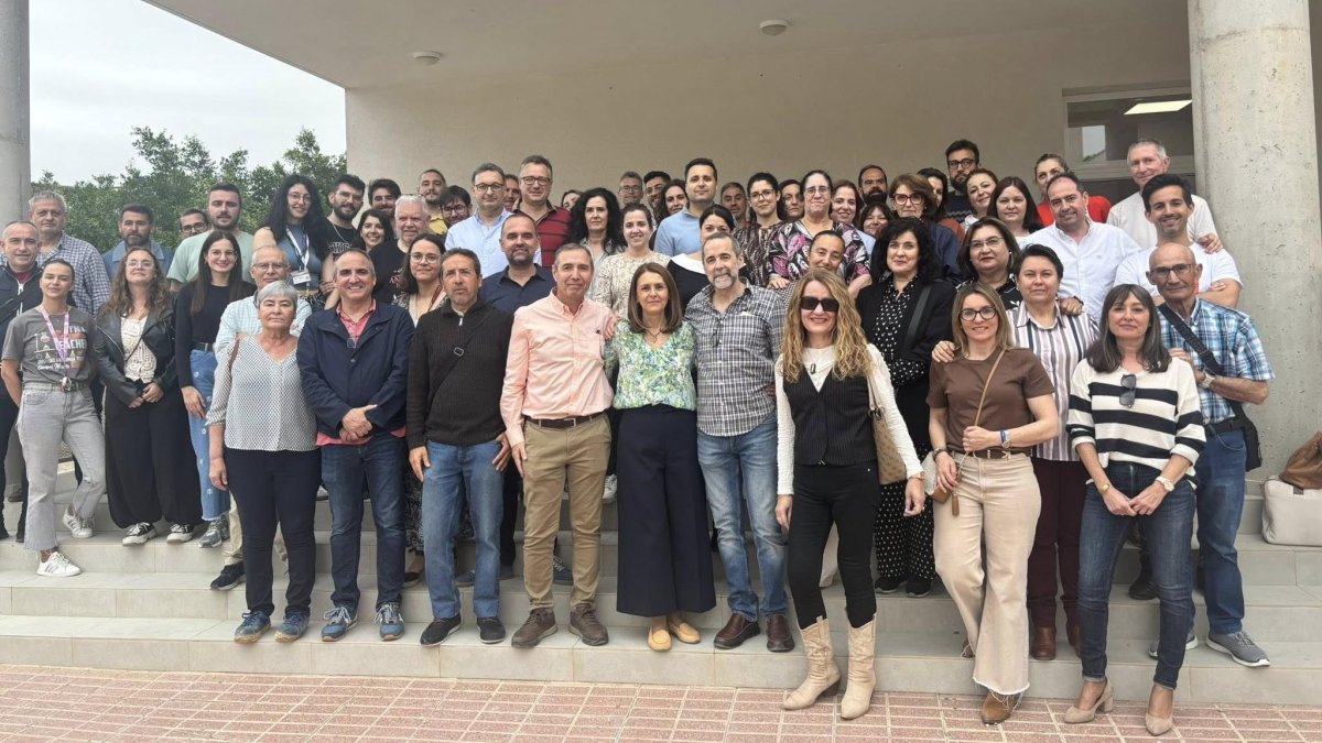 Fotografía de familia el día de la emocionante despedida en el IES Jaroso de Cuevas del Almanzora.