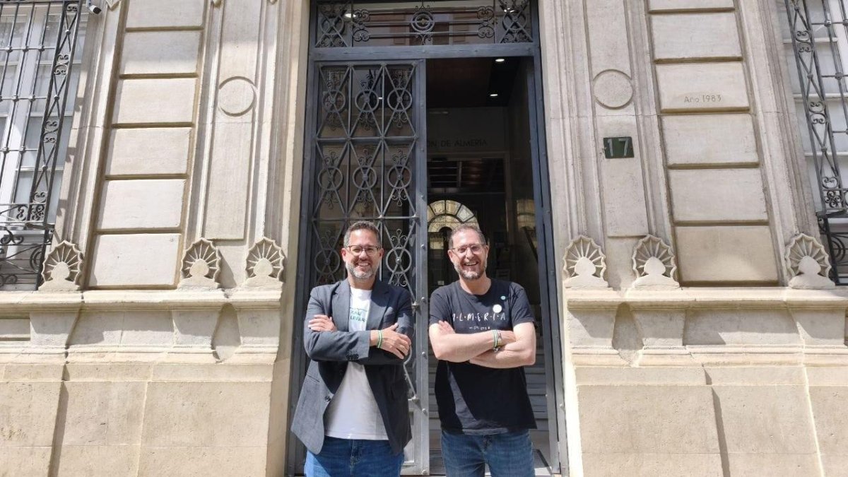 El portavoz y candidato de Adelante Andalucía a la Presidencia de la Junta, José Ignacio García, junto al candidato de la formación por Almería, Diego Crespo.