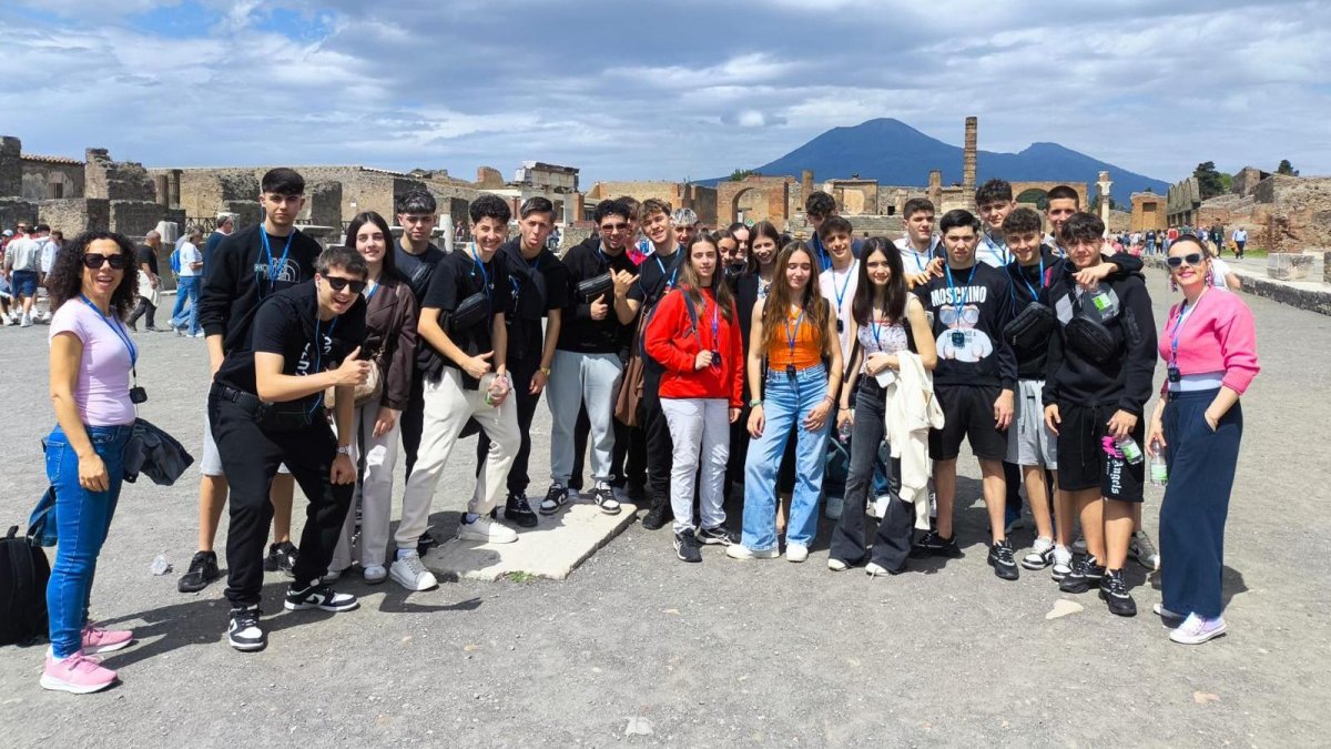 Algunos de los alumnos y profesores del IES Maestro Padilla en Pompeya, durante el viaje de estudios del pasado abril.