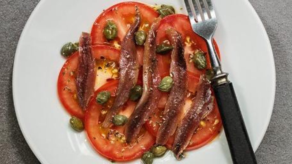 Tomate y anchoas.
