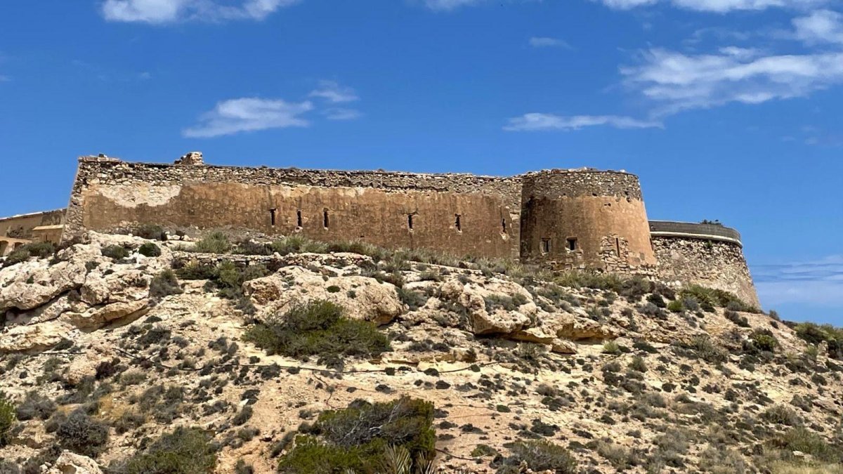 Imagen del Castillo de San Ramón, en Rodalquilar.