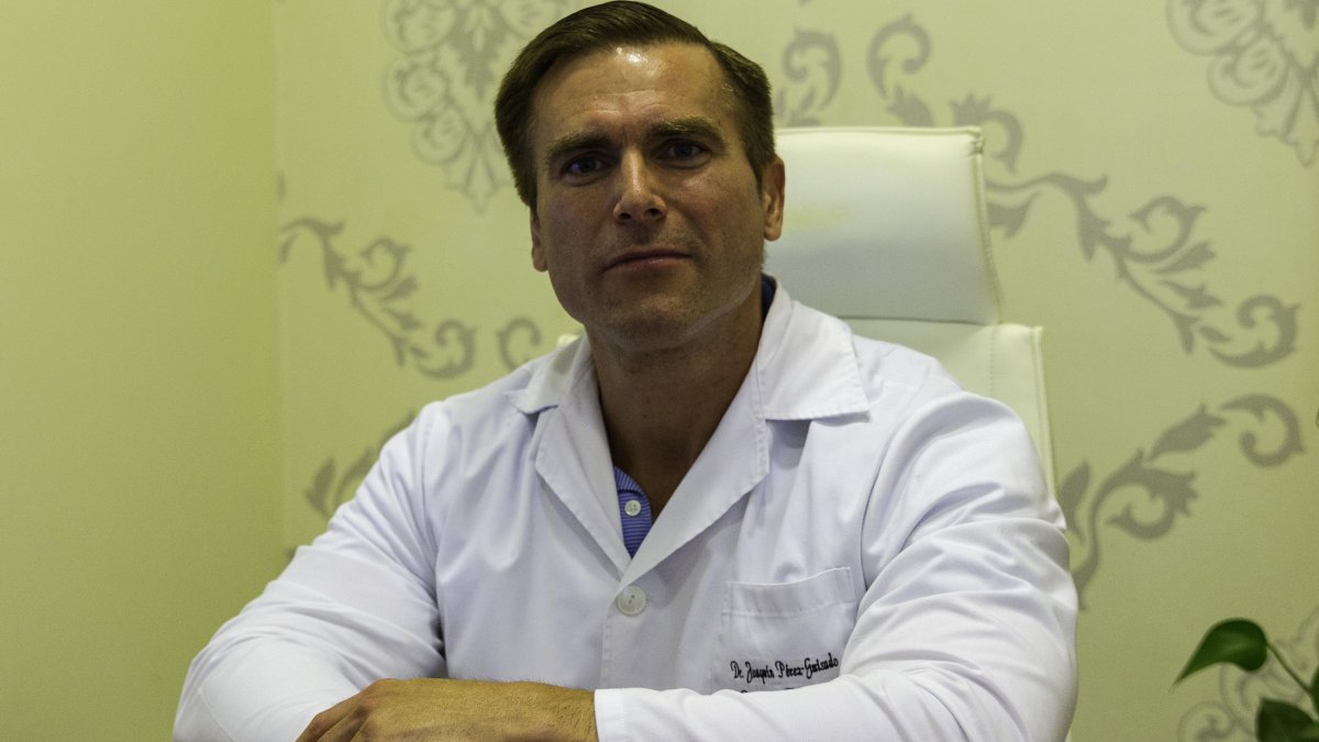 Joaquín Pérez-Guisado, cirujano plástico.