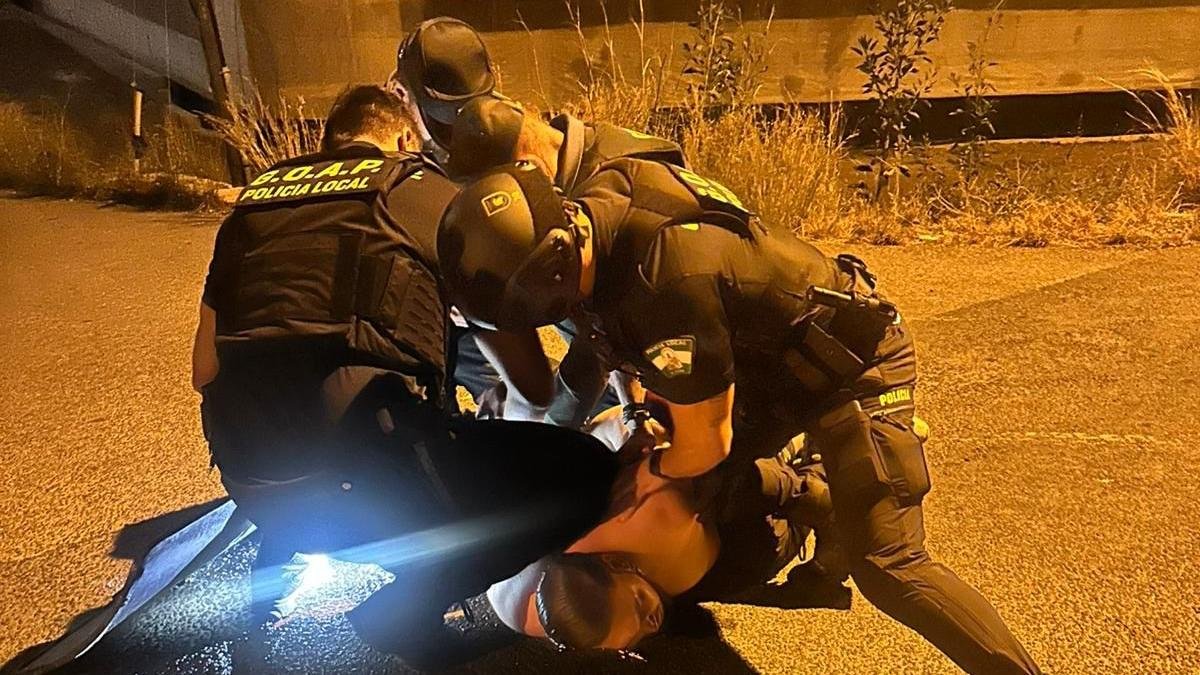 Agentes del GOAP de El Ejido en el momento de la detención de José Manuel.