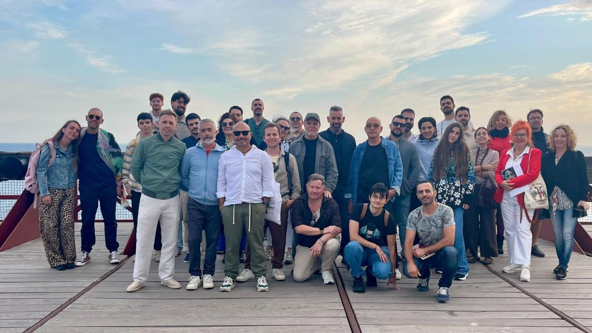 Foto de familia de los participantes en la cuarta edición de ‘Plumas y letras’.