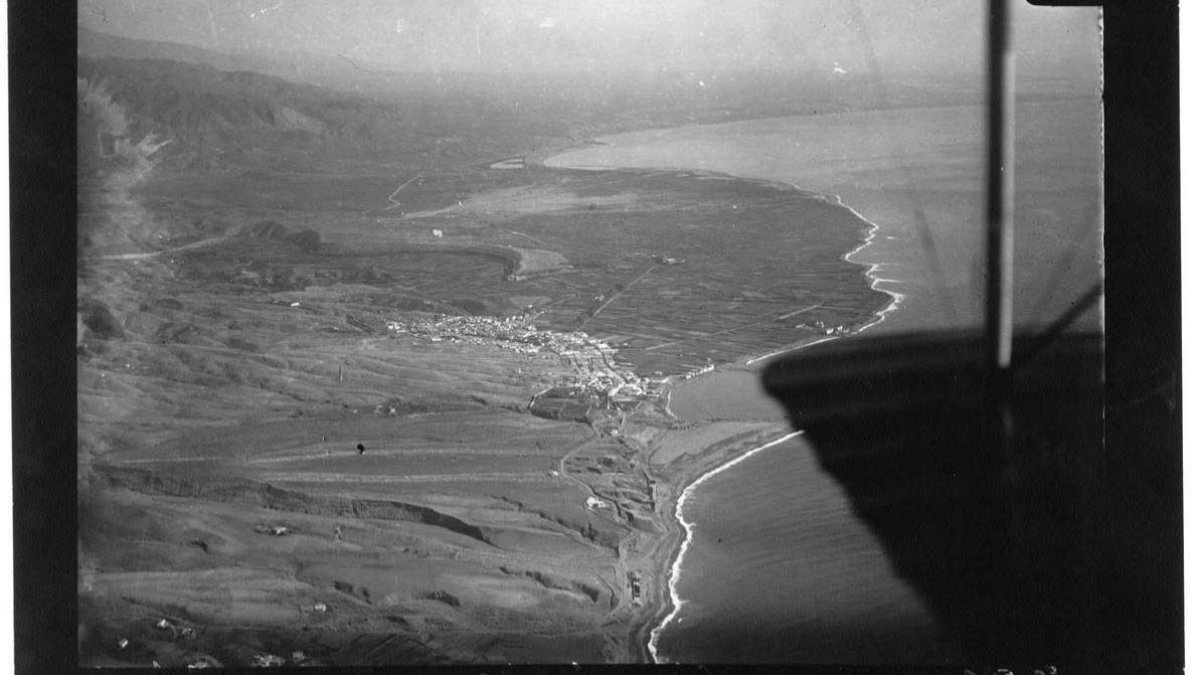 Fotografía Aérea de Adra en 1927 del archivo municipal.