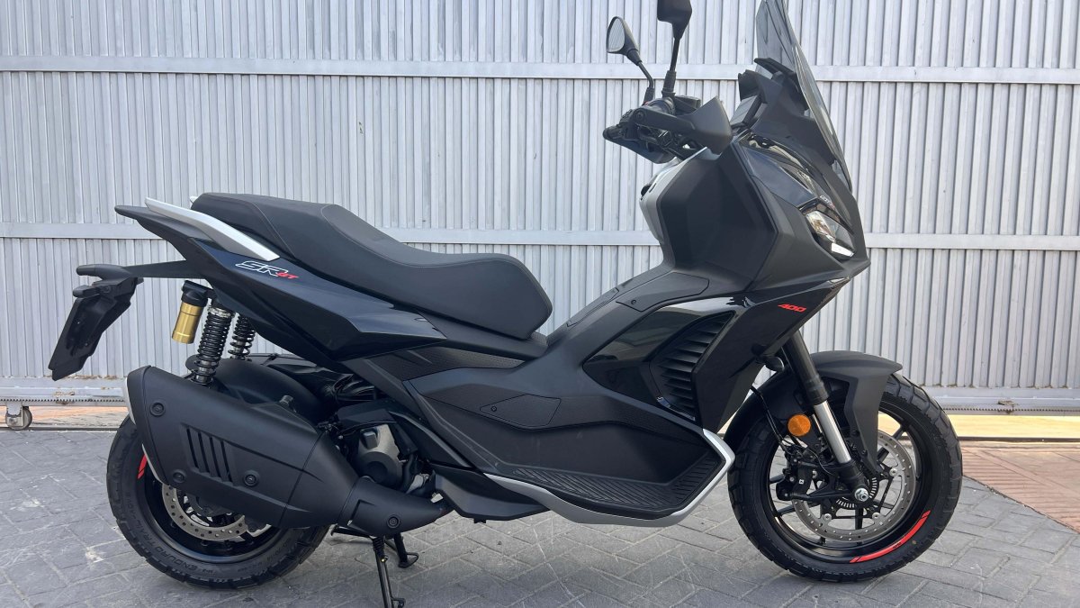 La Aprilia SR GT 400 llega para reforzar el creciente segmento de scooters crossover de media cilindrada.