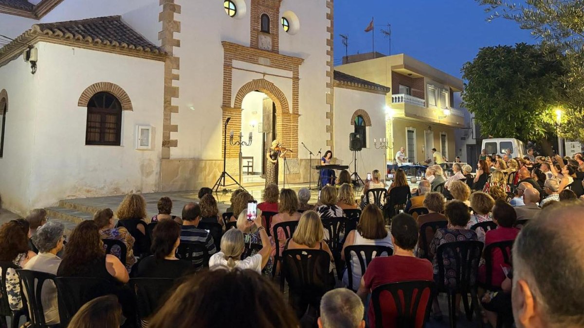 La II edición del Festival Internacional Anna Moog celebrado a los pies del yacimiento arqueológico Cerro Montecristo.